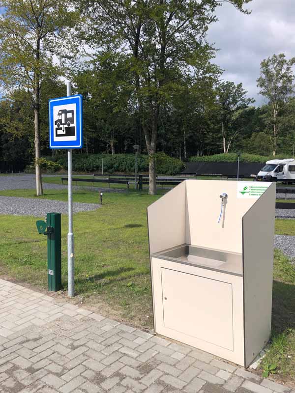 Seijsener Uitstorttafel staand model20 incl. afvoergarnituur